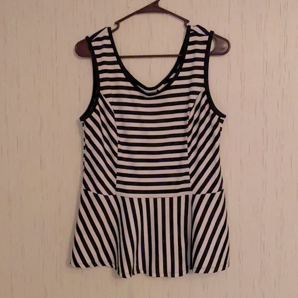 Stripe black and white top